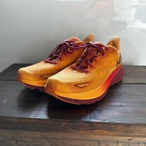 Hoka Men’s Clifton 9 - amber haze orange fire US 11